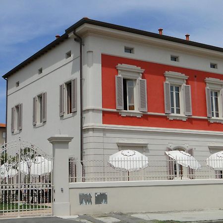 Villino Ermione Hotel Марина ди Пиза Екстериор снимка