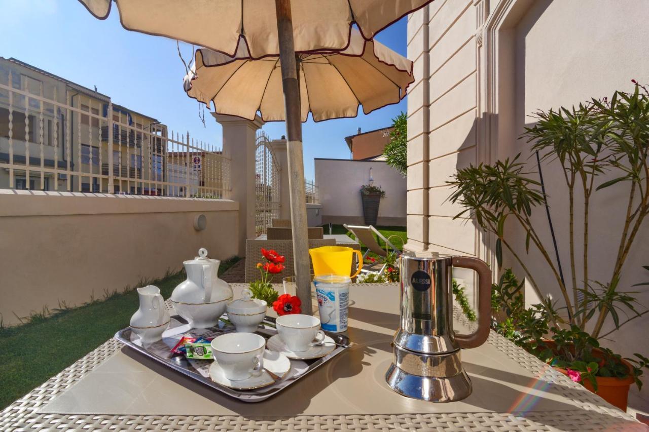 Villino Ermione Hotel Марина ди Пиза Екстериор снимка