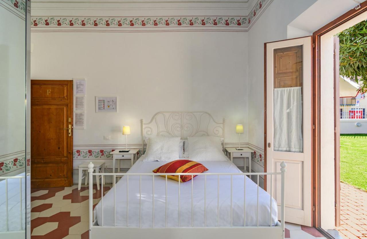 Villino Ermione Hotel Марина ди Пиза Екстериор снимка