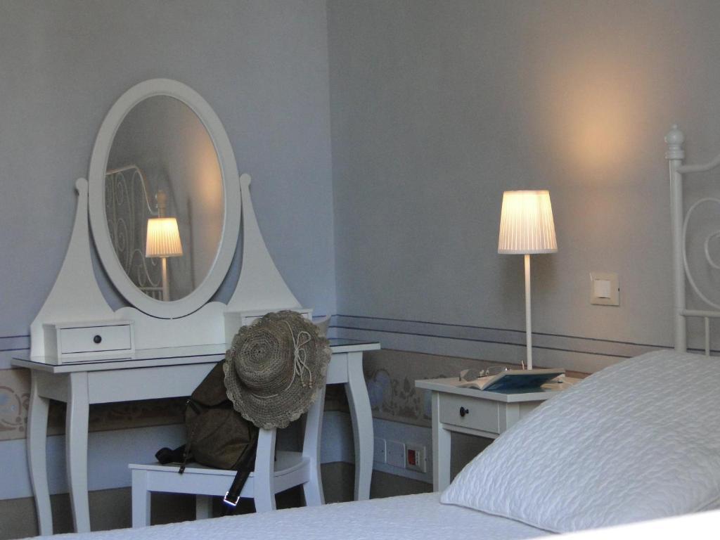 Villino Ermione Hotel Марина ди Пиза Екстериор снимка